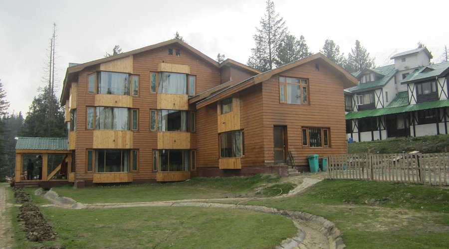 Hotel Pine & Palace exterior in Gulmarg