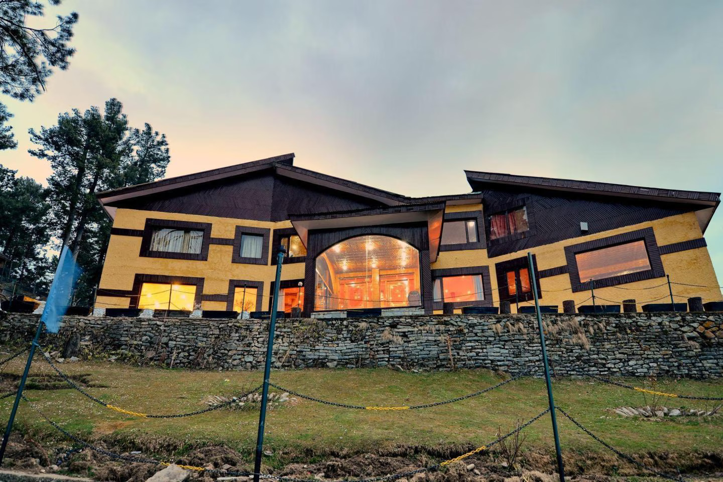Hotel Royal Park exterior in Gulmarg
