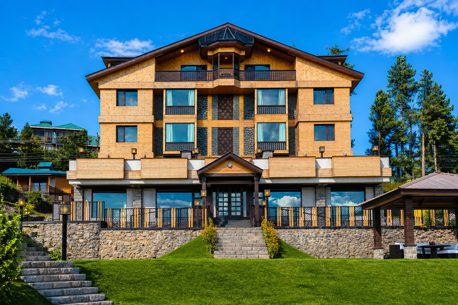 Hotel Vintage exterior in Gulmarg