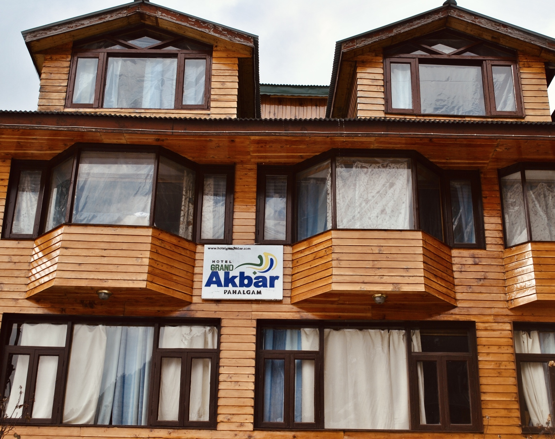pahalgam hotel grand akbar