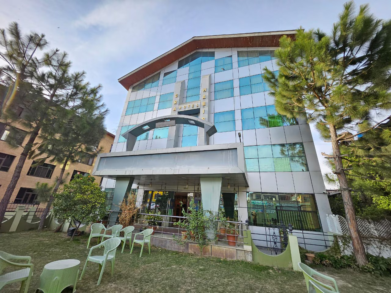 Hotel Grand Habib exterior in Srinagar