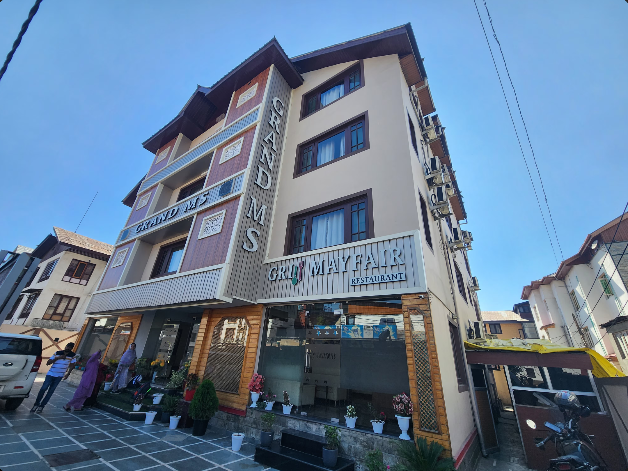 Hotel Grand M.S exterior in Srinagar
