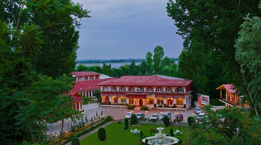 Hotel Jamal Resort exterior in Srinagar
