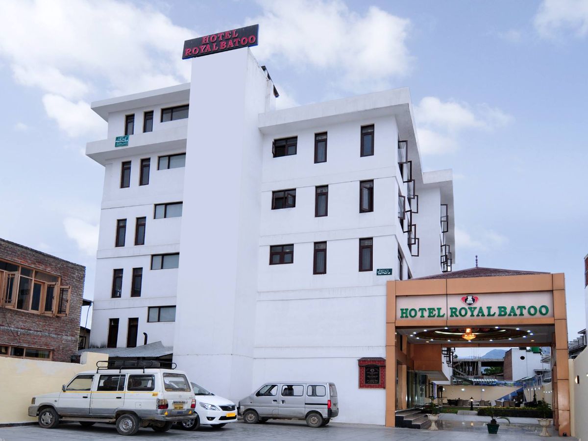 Hotel Royal Batoo exterior in Srinagar