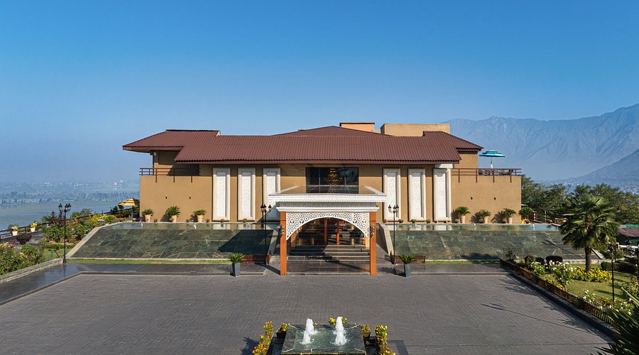 Hotel Taj exterior in Srinagar